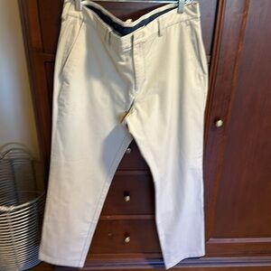 Vineyard Vines performance khaki ants 34/30. Worn once